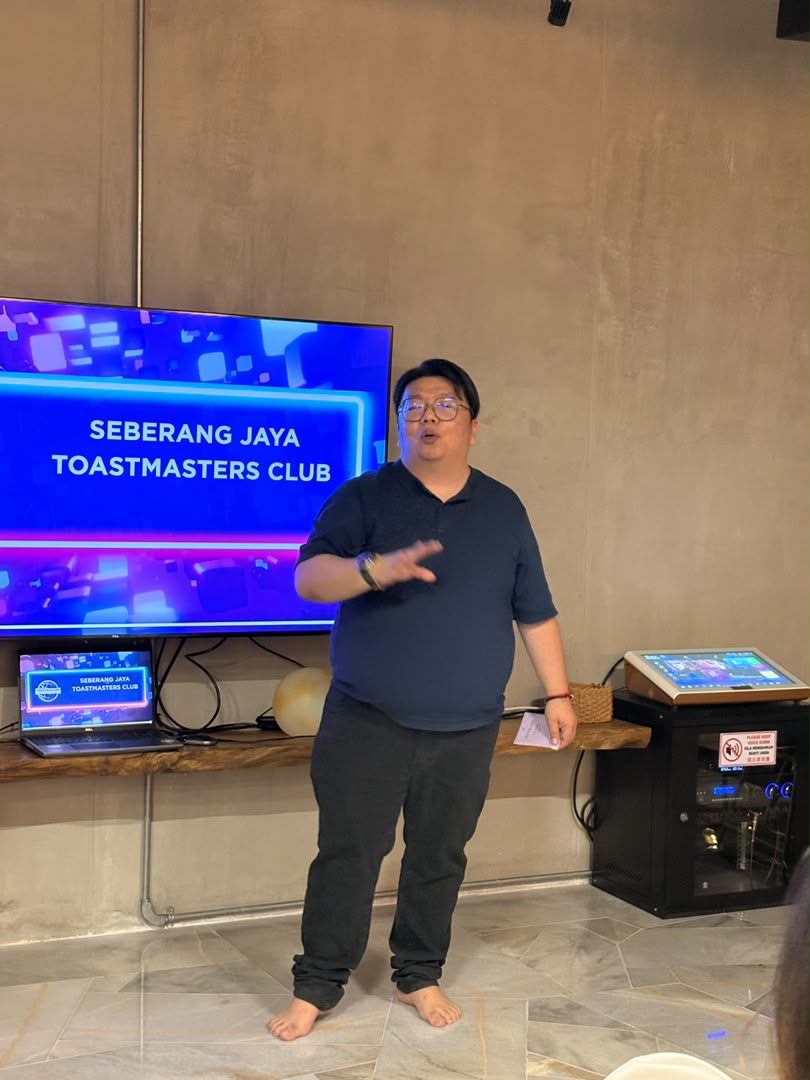 Chee Kang doing his speeches